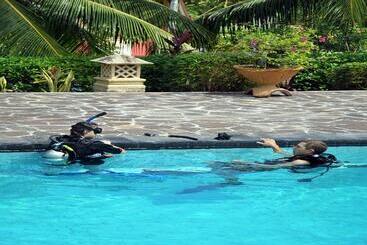 Hotel Puri Bunga Beach Cottages