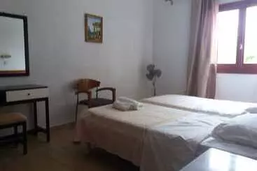 Harry S Bar & Apartments 1