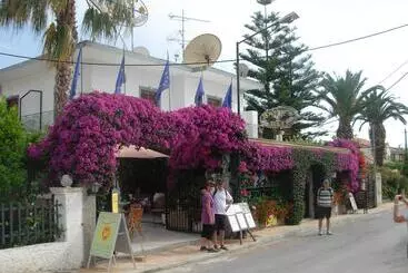 Harry S Bar & Apartments 1