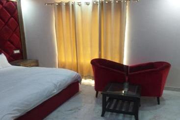 Hotel Capital O 72750  Pavani Inn