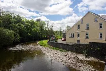 Riverbank Bed And Breakfast