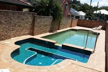 Bayswater Tweed Motel