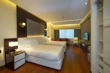 هتل Number One Tower Suites