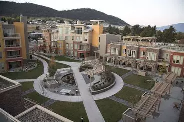 Отель The Strand Lakeside Resort