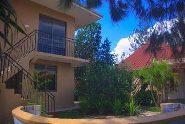 Hotel Montane Safaris