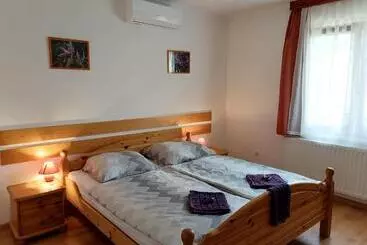 Pensione 8888 Apartmanház