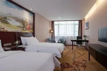 Vienna International Hotel Shantou Chenghai Waisha Bridge