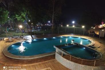 منتجع The Timber Garden Adventure Club