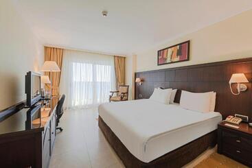 בית מלון כפרי Crowne Plaza Antalya, An Ihg