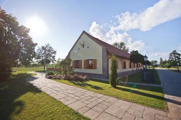 בית מלון כפרי Hertelendy Kastély Exclusive