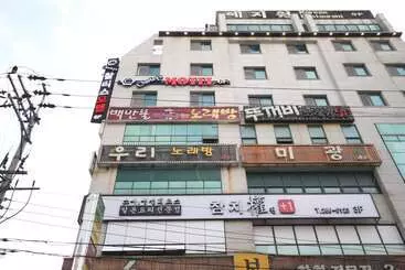 مُتل Changwon Sangnamdong Charlie S