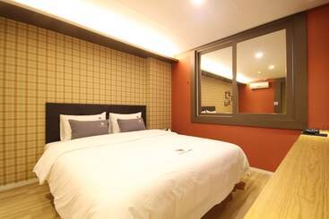 מוטל Changwon Sangnamdong Charlie S