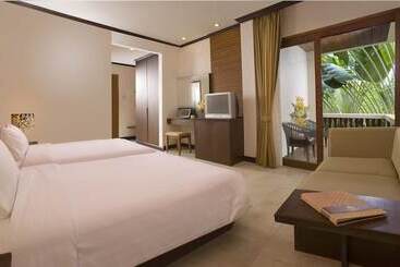 Thai House Beach Resort