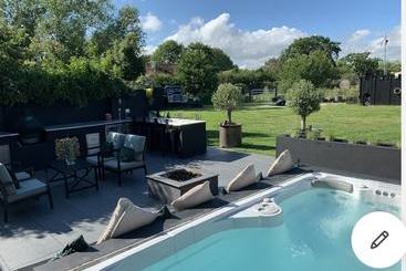 Hotel wiejski Immaculate 6bed House Chichester Goodwood Pool