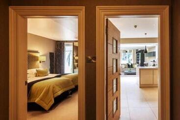 בית מלון כפרי The Chester Residence