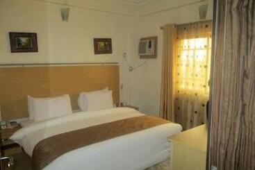 פנסיון Room In Apartment Ayalla Hotel Suites Yenogoa Royal Room