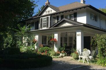 Bernard Gray Hall Bed And Breakfast