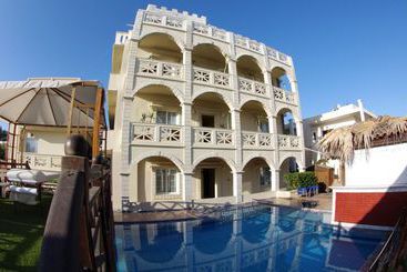 בית מלון כפרי Galini Beach & Eden