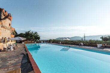 فندق Ippotur Medieval Resort