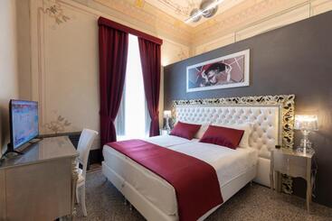 פנסיון Luxury Liberty House