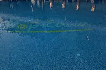 מלון דירות Tropicana Beach