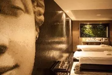 Отель Le Domaine De Verchant Relais & Châteaux