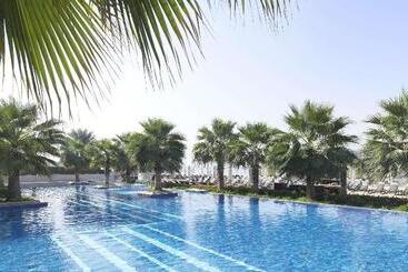 בית מלון כפרי Fairmont Bab Al Bahr