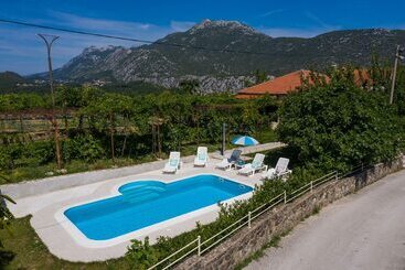 Residens Sunflower House With A Pool And Large Garden