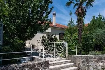 Residens Sunflower House With A Pool And Large Garden