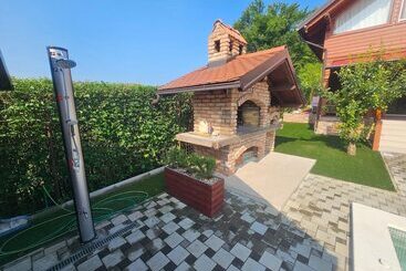 Secluded Cottage In Sveti Petar Mrežnički With Swimming Pool