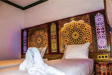 تختخواب و صبحانه Riad Azemmat