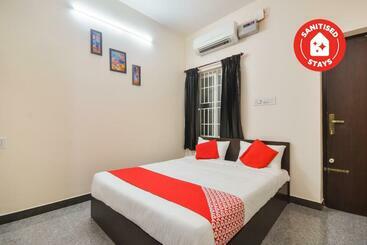 Hotel Vaccinated Staff- Oyo 70250 Royal Residency