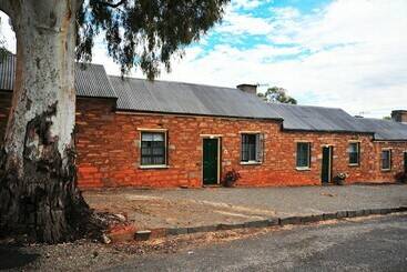 Bed and Breakfast Emma Tiver Heritage Cottage