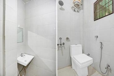 호텔 Oyo 81244 Forty Three Mainvue