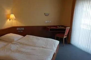 هتل Restaurant Weinhaus Grebel