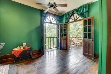 Hotel Colonial Suite @ Mahogany Hall