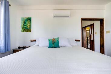 펜션 Driftwood Gardens Guesthouse