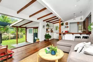 تختخواب و صبحانه Lazenby Lodge