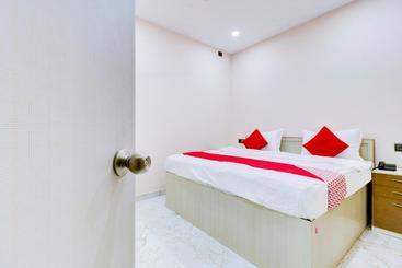 Oyo 74366 Hotel Rudra