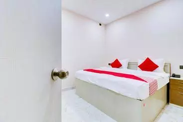 Oyo 74366 Hotel Rudra