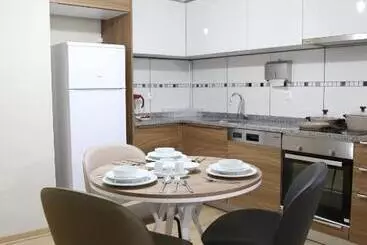 アパートホテル Emin Residence