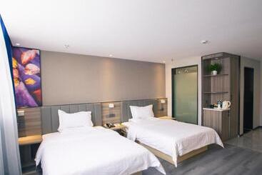 호텔 7days Premium Xingyi Pingdong Avenue Branch