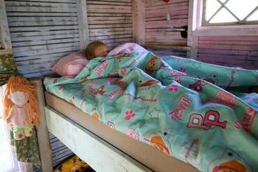 בית מלון כפרי Fide äventyrsby & Camping