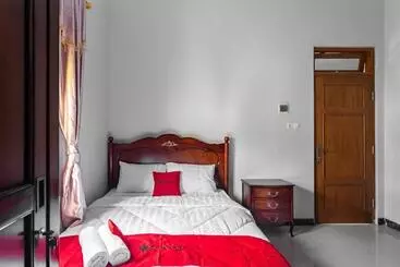 Pension Reddoorz Syariah Near Exit Toll Banyumanik Semarang