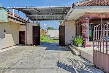 ホテル Oyo 90443 New Kartika In