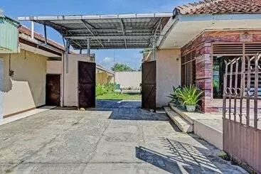 Hotelli Oyo 90443  New Kartika In