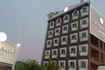 בית מלון כפרי Seorakhill