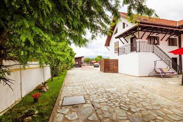 Resort Pensiunea Iris