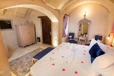 هتل Elysion Cave Suites