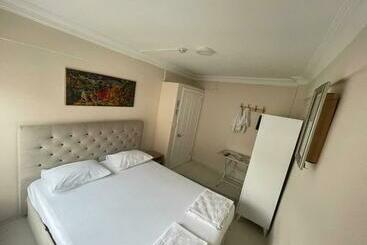 ホテル Meydan Pansiyon Uskudar